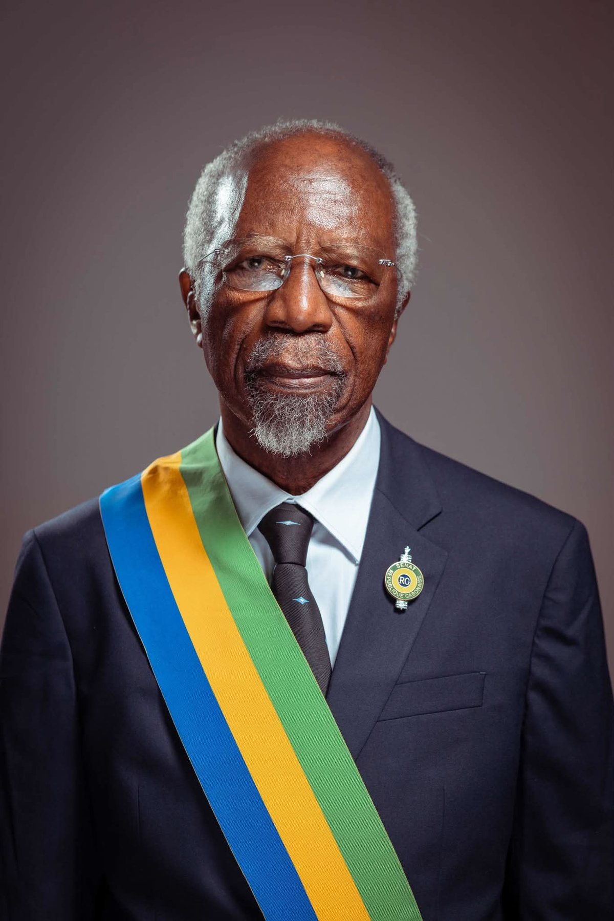 Le Professeur Pierre André Kombila Koumba, sénateur de la Transition